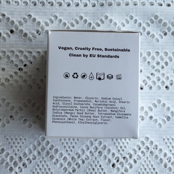 STRIP MAKEUP Whipped Coconut Makeup Remover Skin-Barrier Restoring Cleanser - Picture 3 of 5